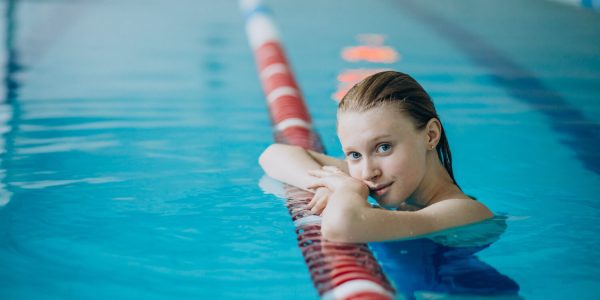 woman-professional-swimmer-swimming-pool (1)